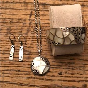 Absolutely stunning Lois Hill set